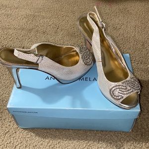 putty/silver heels